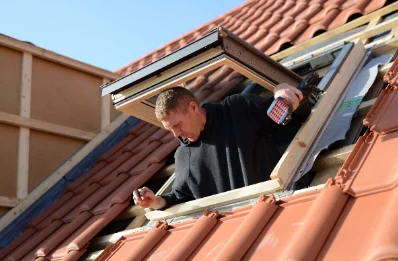 Pose de fenêtres de toit Velux à Mondeville
